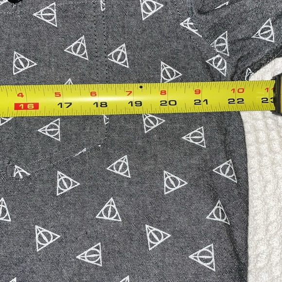 Harry Potter Grey Short Sleeved Button Up Collared Shirt. Like NEW! Men’s L - Picture 5 of 9